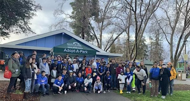 Photograph of group at a previous Community Clean Up event.