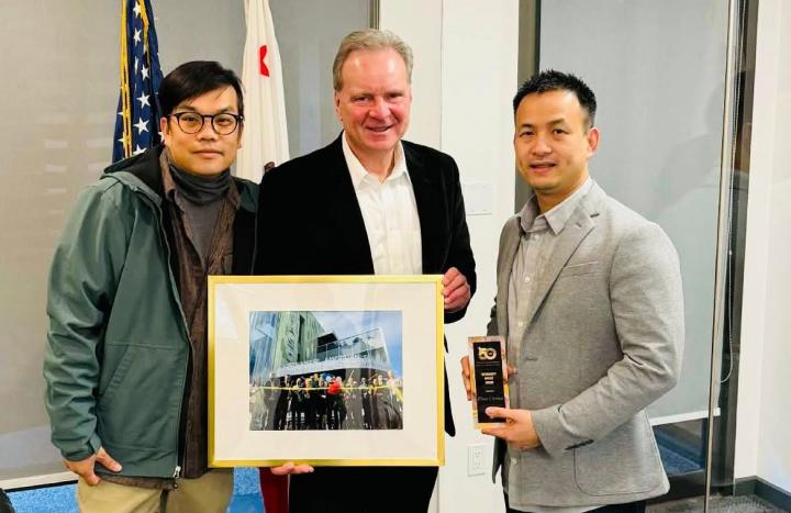 Senator Cortese accepting a gift from Andy Nguyen and Quyen Mai of the Vietnamese American Organization