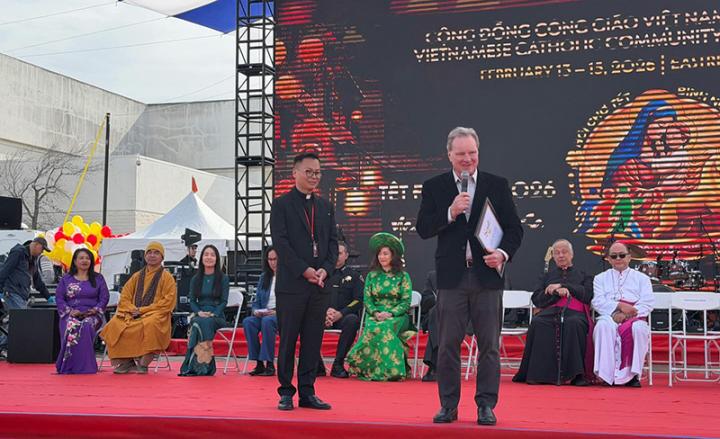 Senator Cortese speaking at the Vietnamese Catholic Community of San Jose Tet Festival